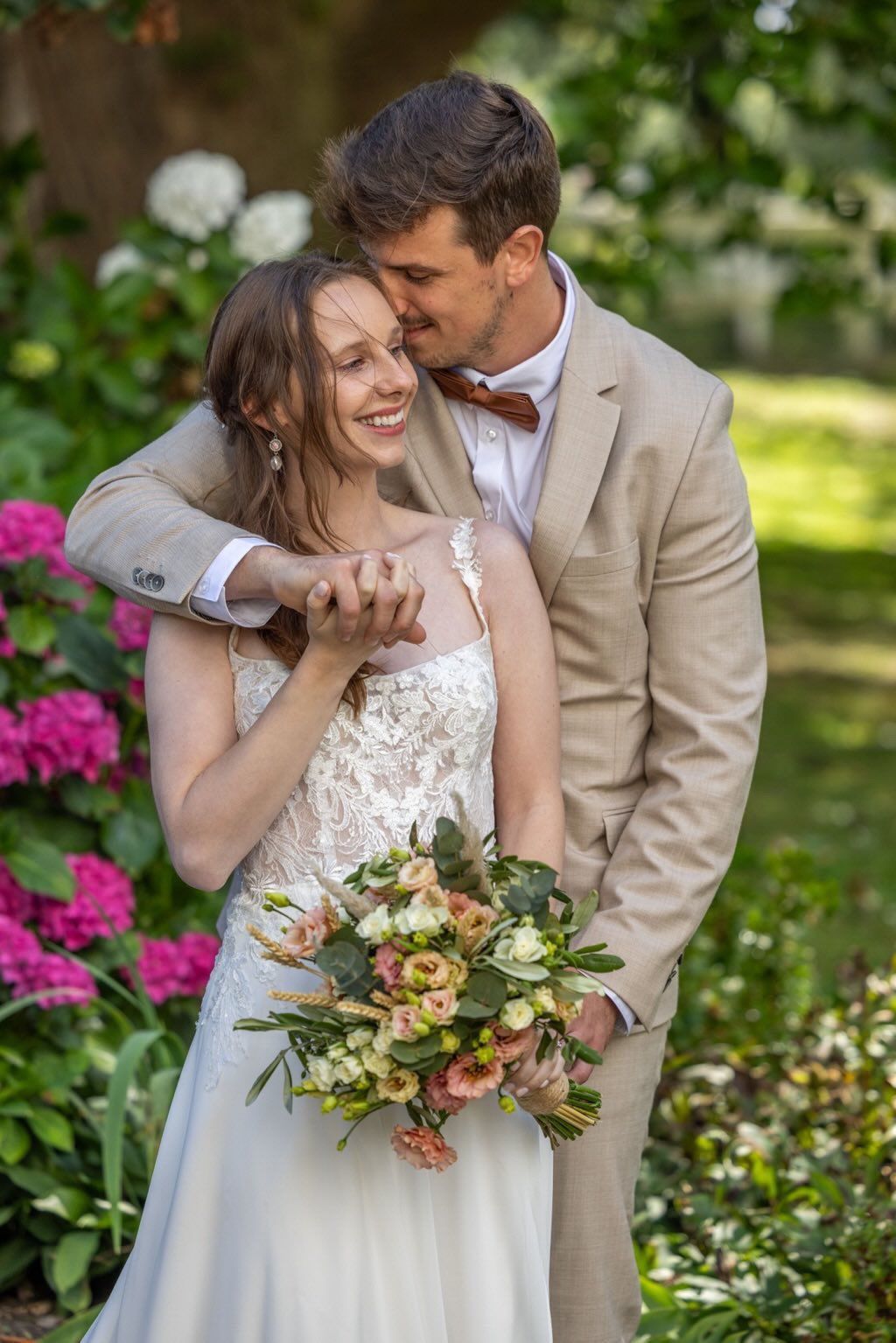 Hey,

Ik gaf je al een recensie op Google, maar ik wil je nogmaals bedanken!
Ik was zeer blij mijn trouwkleed en kreeg ook heel veel complimenten!
Nog eens bedankt voor de TOP service! Hieronder enkele foto’s!

Groetjes

Savannah