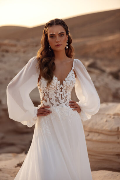 Dama Couture Judith A-lijn trouwjurk met open rug en lange chiffon mouwen