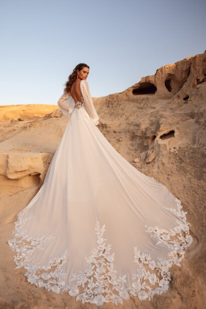 Dama Couture Judith A-lijn trouwjurk met open rug en lange chiffon mouwen