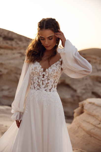 Dama Couture Judith A-lijn trouwjurk met open rug en lange chiffon mouwen
