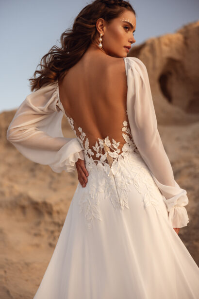 Dama Couture Judith A-lijn trouwjurk met open rug en lange chiffon mouwen