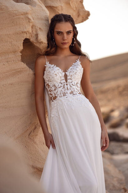 Dama Couture Malika trouwjurk met open rug en vloeiende rok